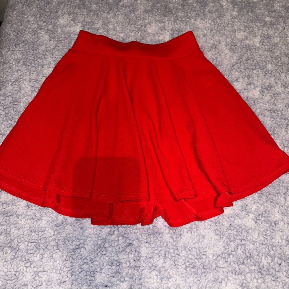 Red Pleated High-waisted Mid-Length Skirt by Urban Coco Size S